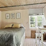 Authentic Wooden House With Wild Garden Дом отдыха Grevinge