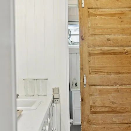 Feriehus Authentic Wooden House With Wild Garden