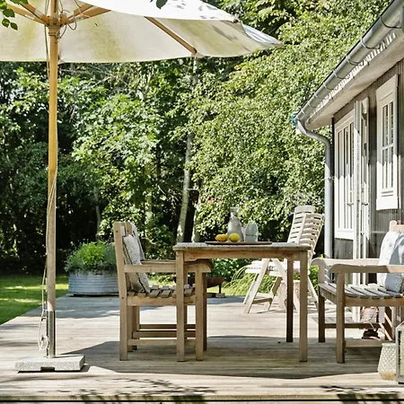 Authentic Wooden House With Wild Garden 度假居 *