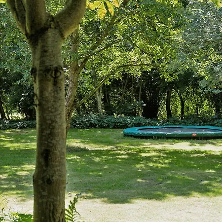 Authentic Wooden House With Wild Garden 度假居 *