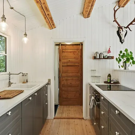 Feriehus Authentic Wooden House With Wild Garden *