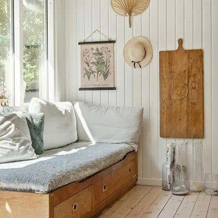 Дом отдыха Authentic Wooden House With Wild Garden