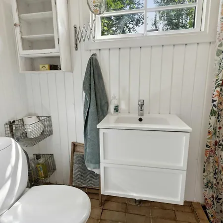 Feriehus Authentic Wooden House With Wild Garden